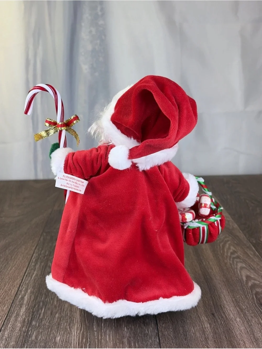 Annalee 2004 Peppermint Santa with Basket of Peppermints & Candy Cane 10” Tall